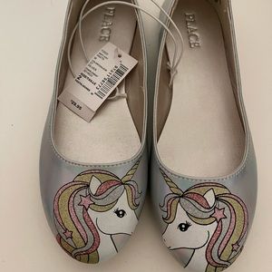 The children places Girls Unicorn Flats Shoes
New with tags
Size:2